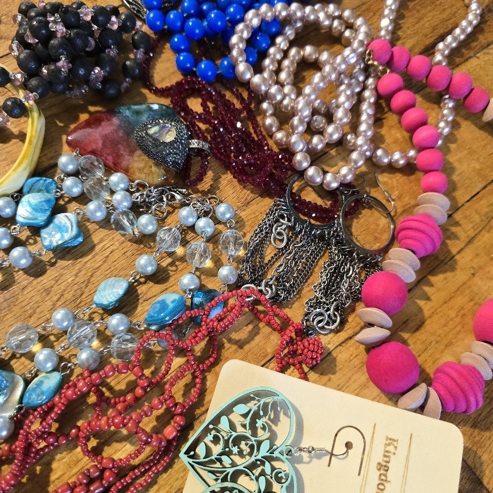 Vintage To Now Jewelry Lot Costume Estate Find Needs Cleaned. Mixed - Picture 11 of 13